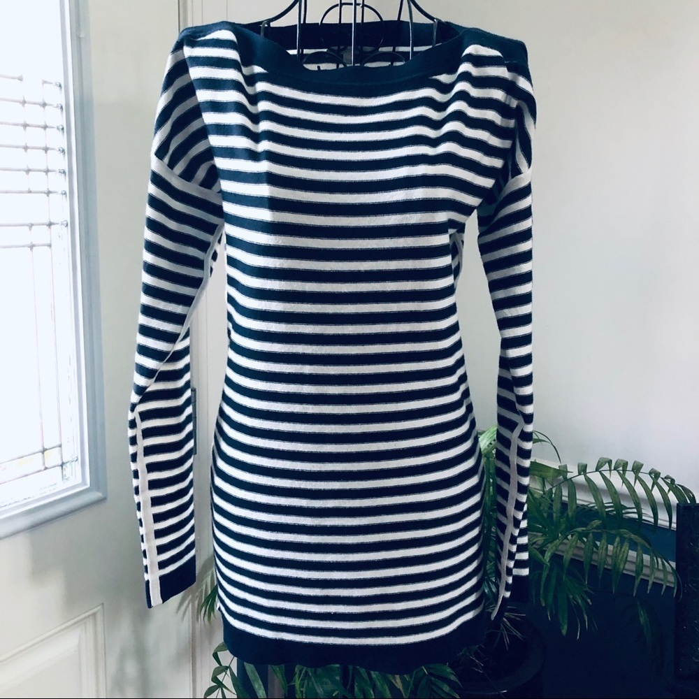 GAP blue & white light boating Sweater size XS